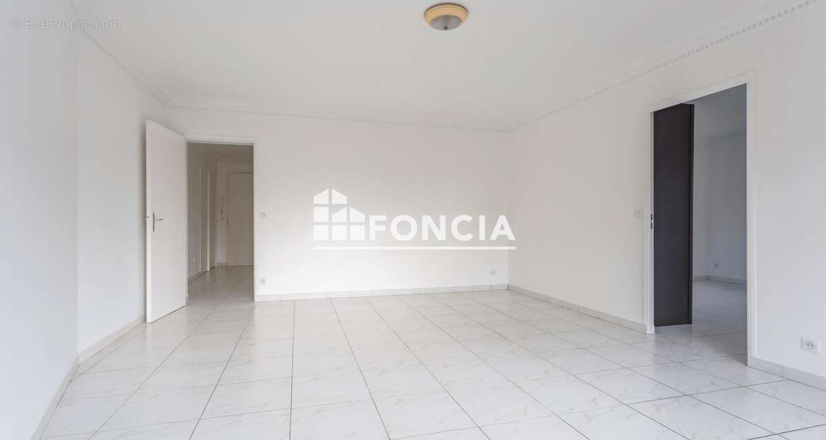 Appartement à SAINTE-GENEVIEVE-DES-BOIS