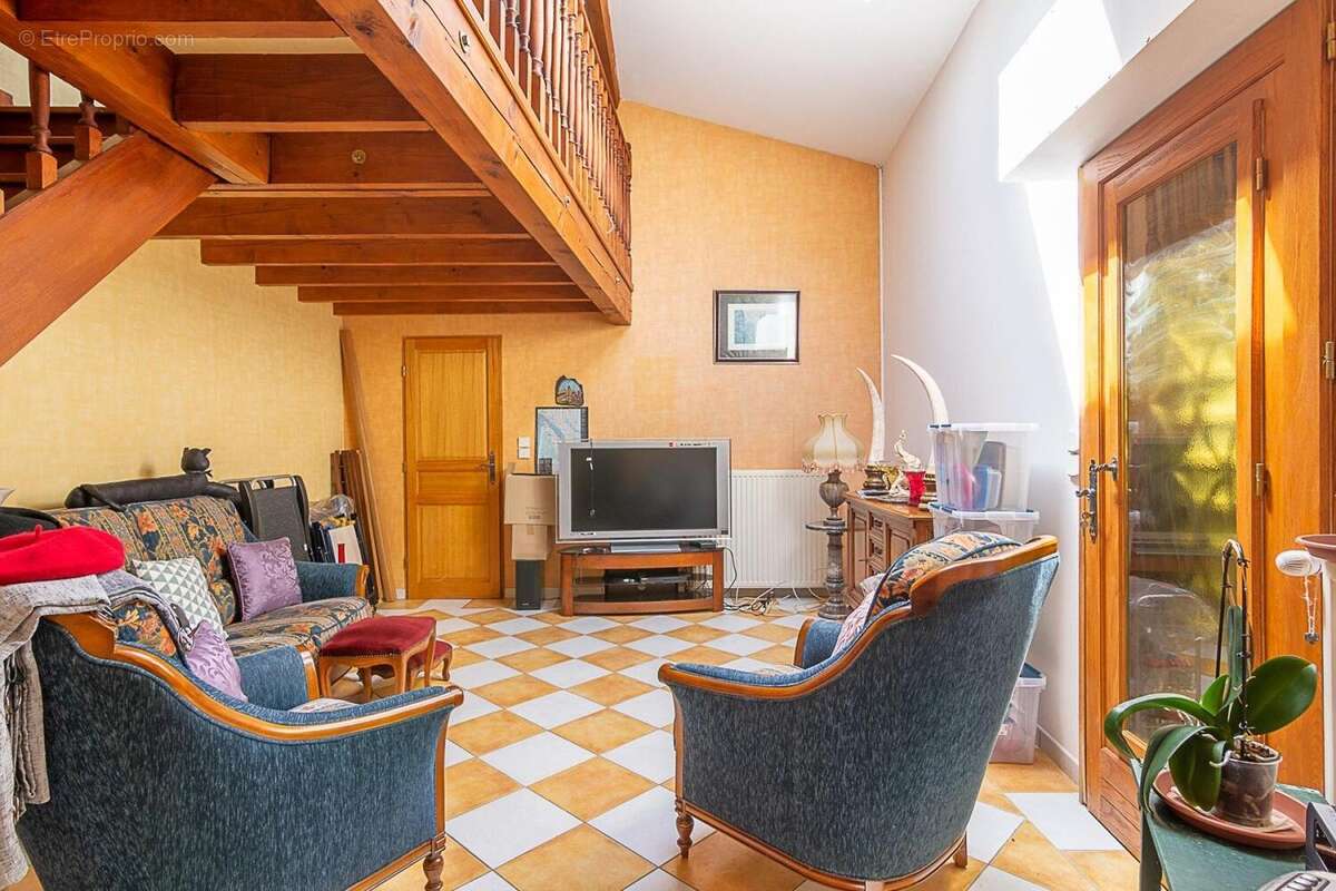 Maison 228 m² à La Lande-De-Fronsac  - photo 5