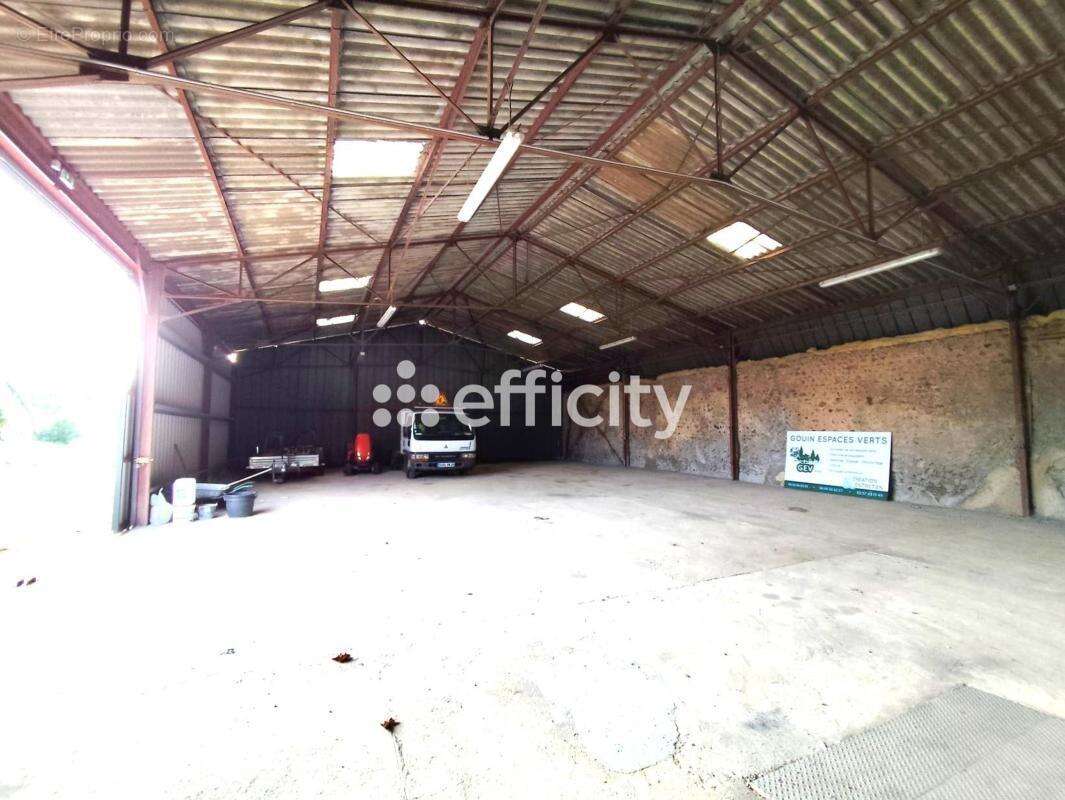 Commerce à TREMBLAY-LES-VILLAGES