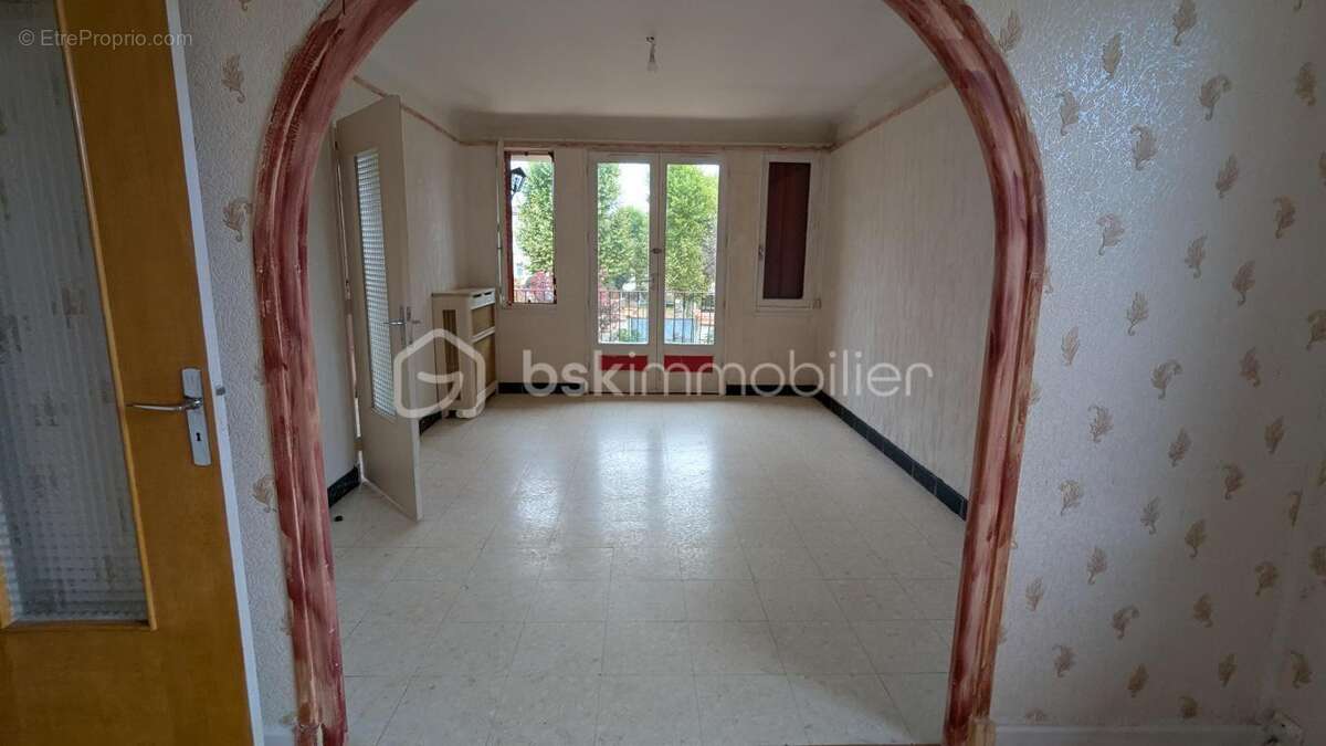 Maison à SAINT-MARTIN-LESTRA