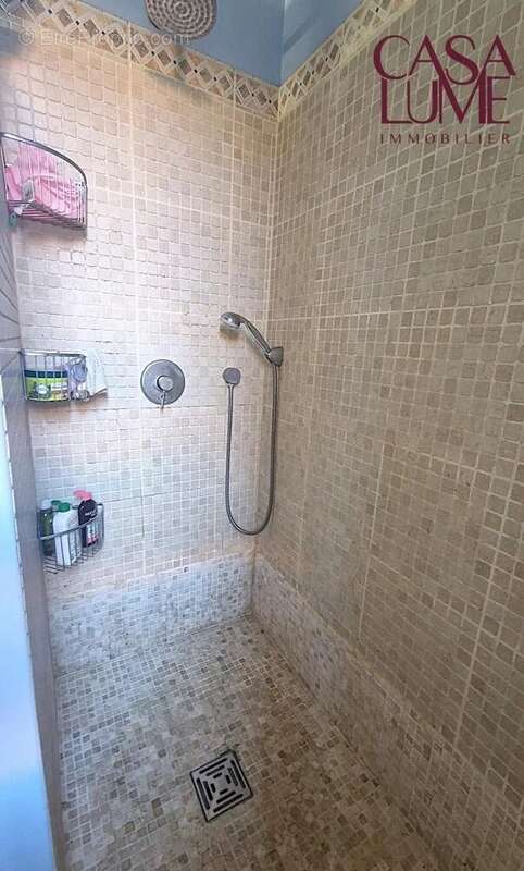 F4 de 91 m² cours Grandval à 5 mn des plages - photo 10