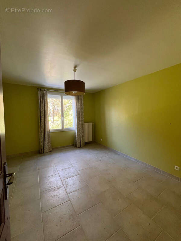 A vendre - Belle maison familiale à fort potentiel de 8 pièces 6 chambres à Maffliers - photo 9