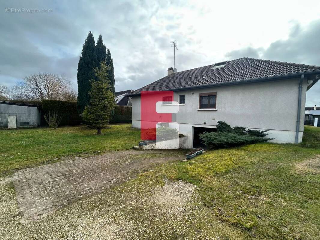 Maison à LA RIVIERE-DE-CORPS