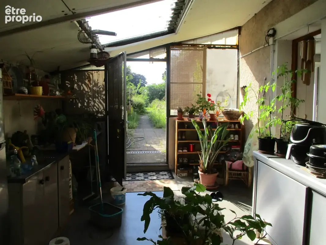 Couhé Plain-pied et entrepôt de 350 m2 environ. - photo 18