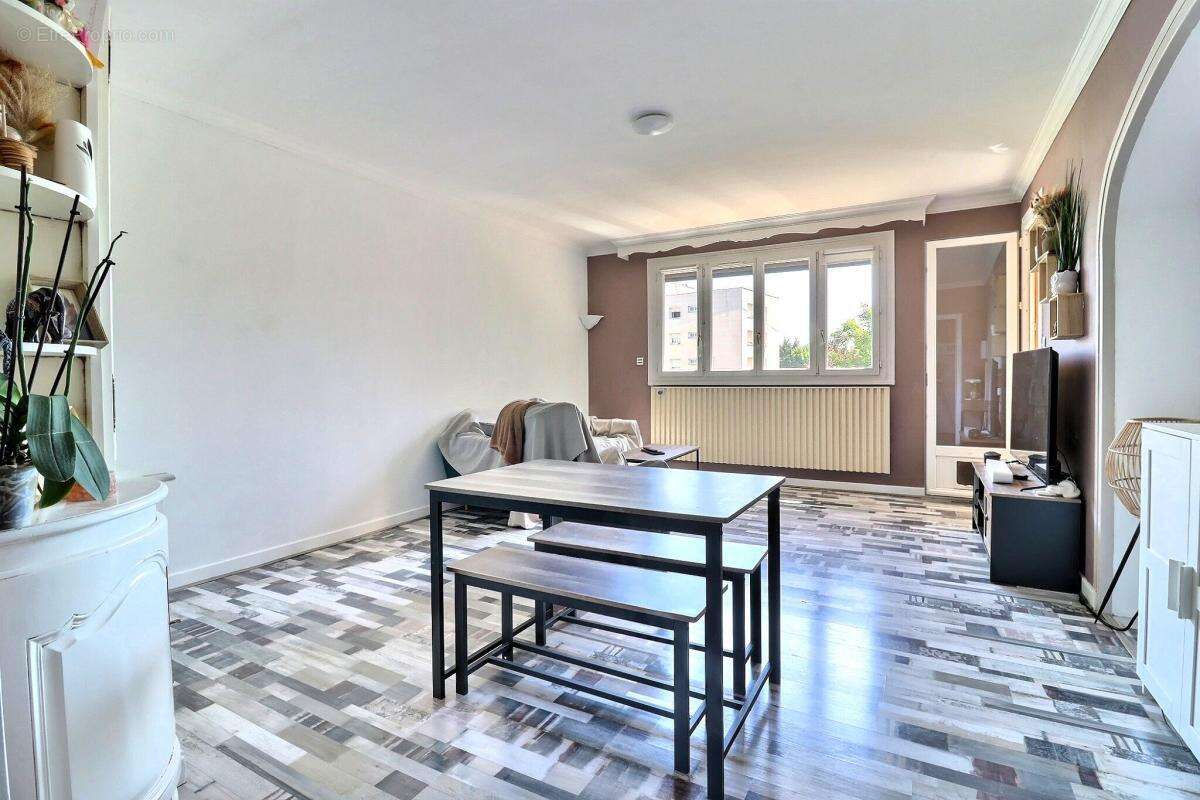Appartement à CHENOVE