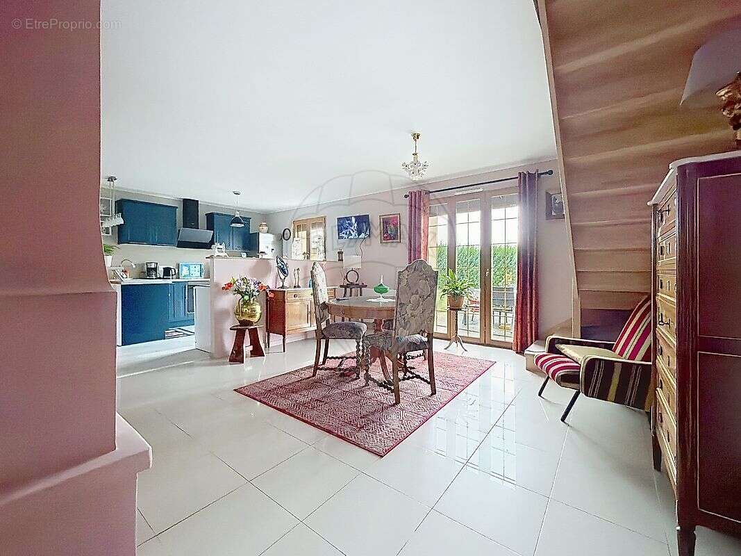 Maison à VILLETHIERRY