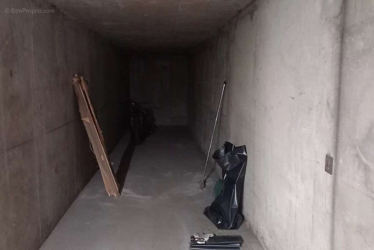 Parking à SAINT-MAUR-DES-FOSSES