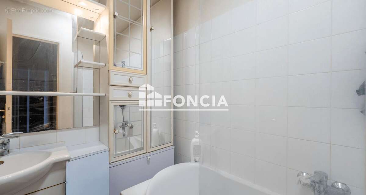 Appartement à PARIS-17E