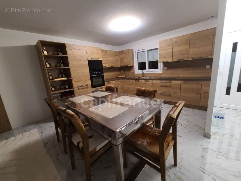 Maison à SAINT-JEAN-D'ANGELY