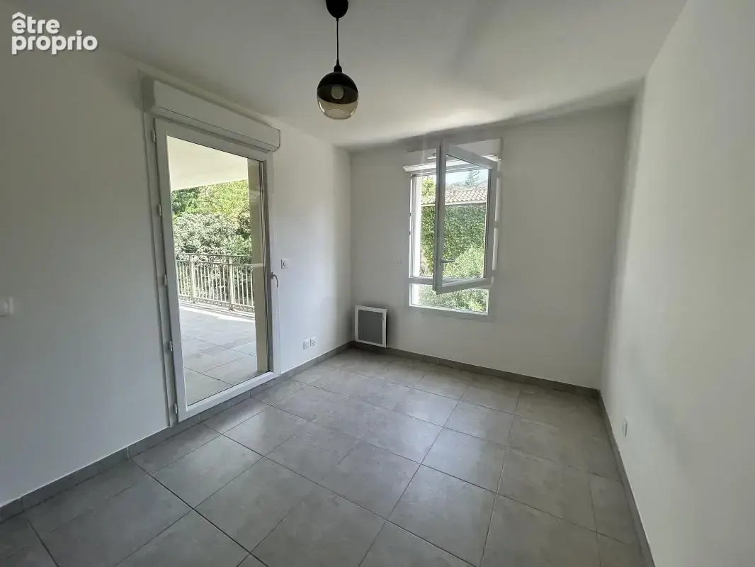 MARSEILLE 9ème - T4 lumineux 3 chambres - photo 3