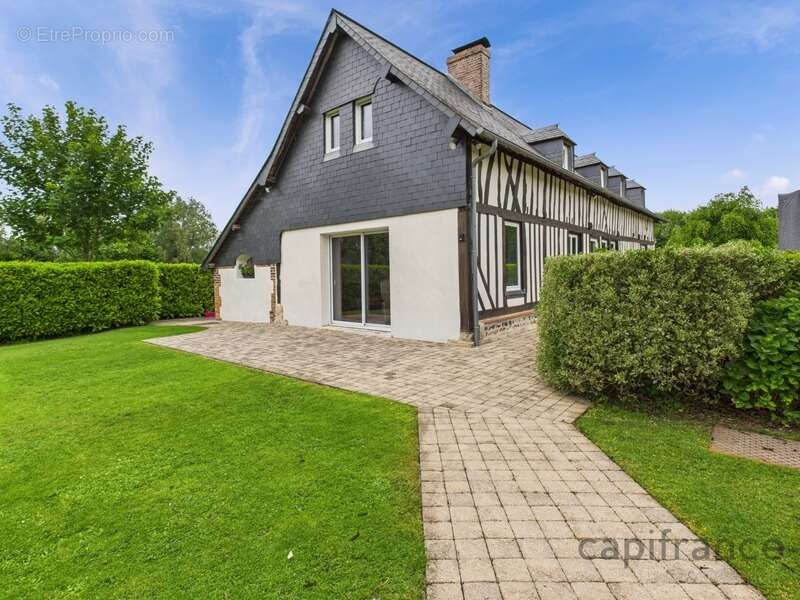 Maison à EQUEMAUVILLE