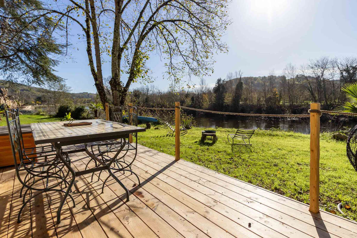 Maison à LA ROQUE-GAGEAC