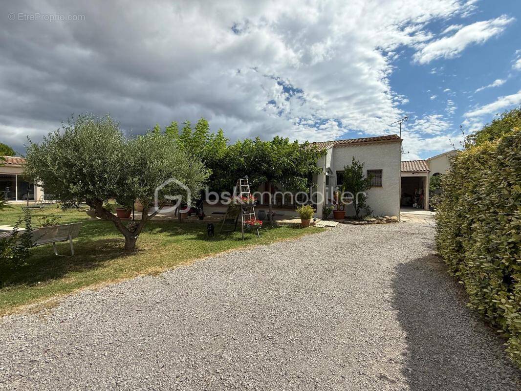 Villa avec piscine + garage de 150m² - photo 15