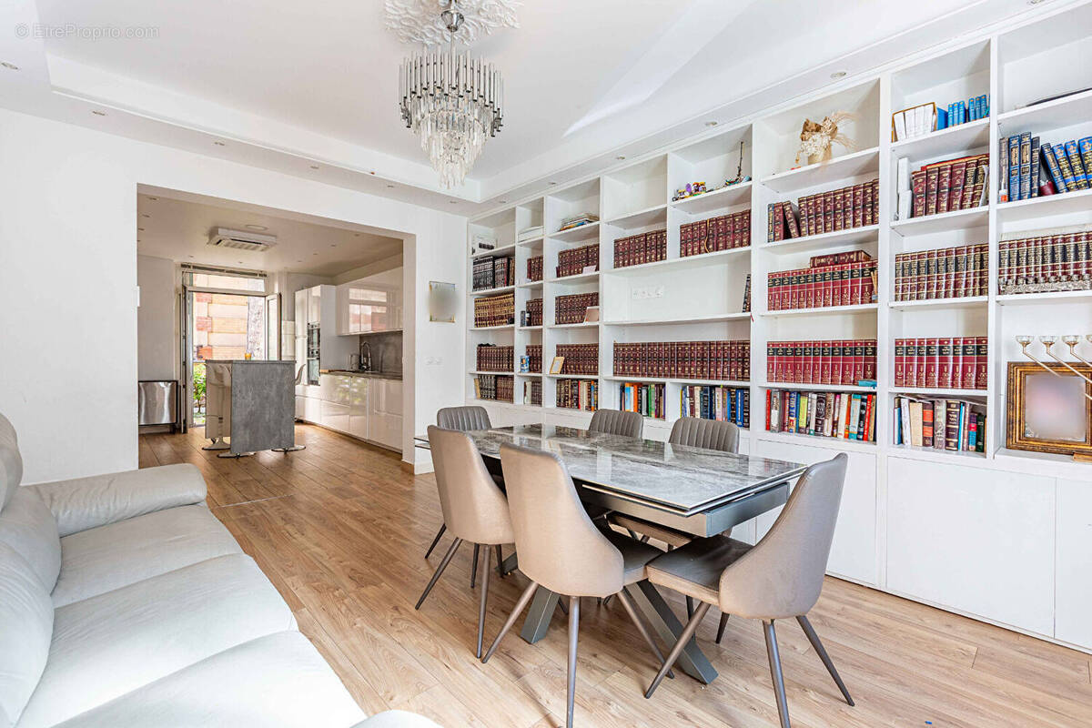 Appartement à NEUILLY-SUR-SEINE