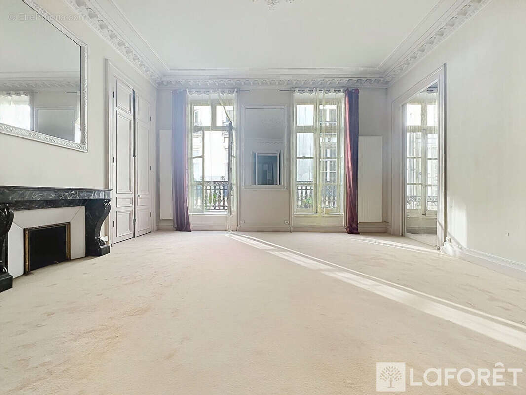 Appartement à PARIS-2E