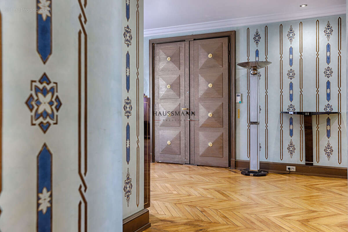 Appartement à PARIS-16E