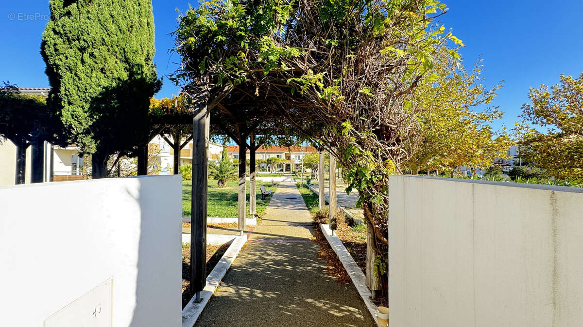 Appartement à SAINT-LAURENT-DE-LA-SALANQUE