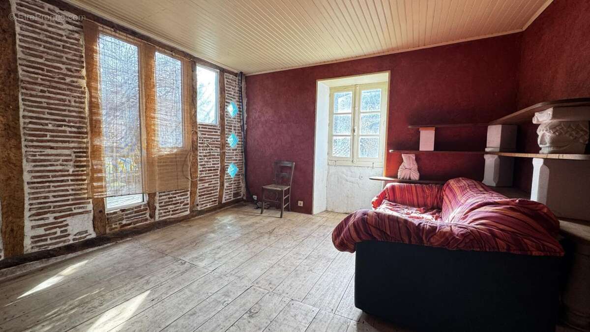 Maison à CENEVIERES