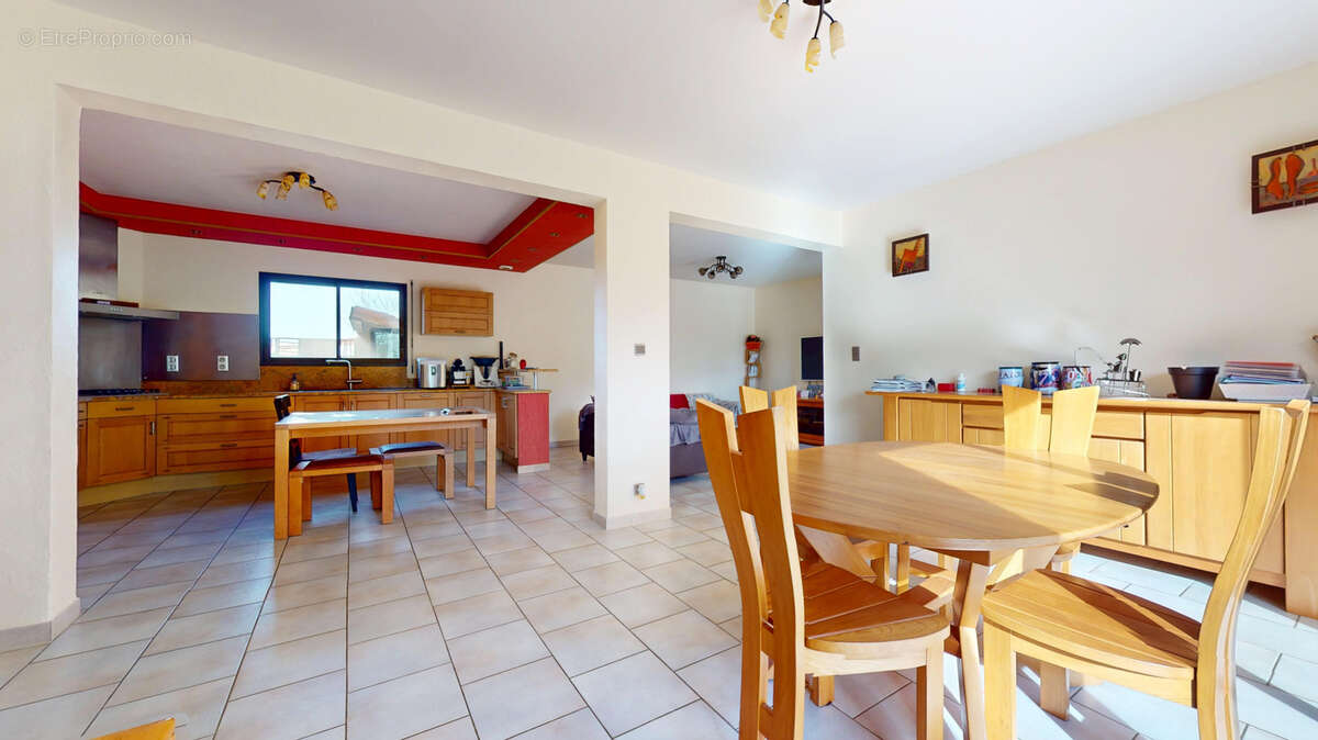 Maison à LA TOUR-DU-CRIEU