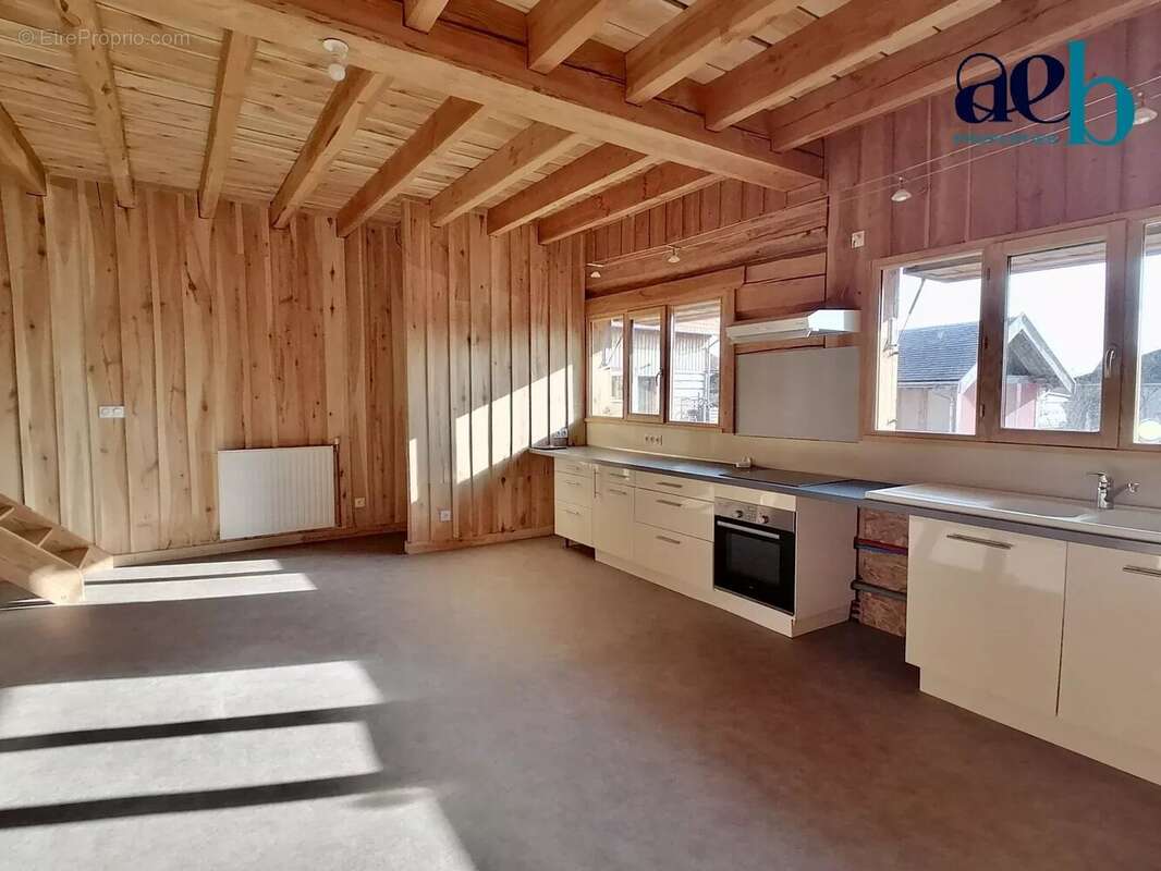 Appartement à COURTERANGES