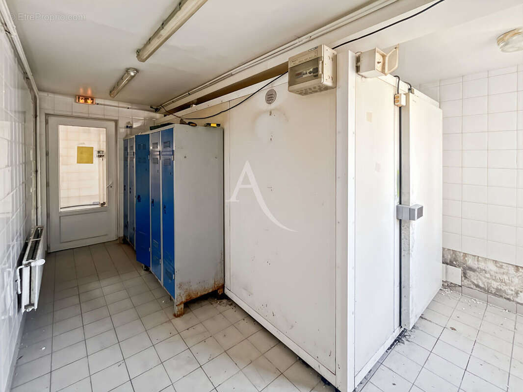 Local commercial Les Mureaux 298 m² - photo 9