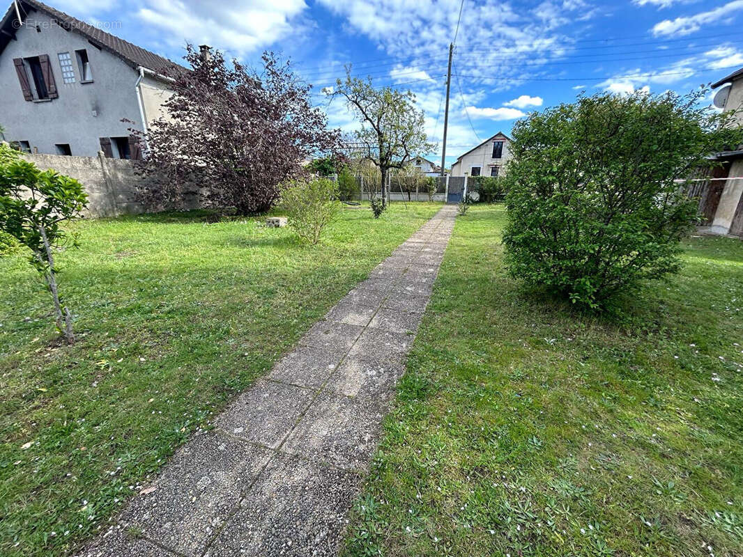 Terrain à VIGNEUX-SUR-SEINE