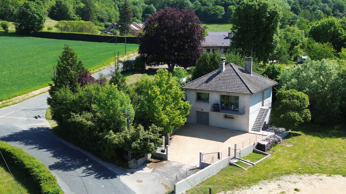 Maison à CHAZEY-BONS