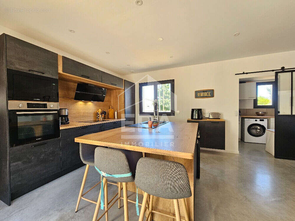 Maison à ROULLET-SAINT-ESTEPHE