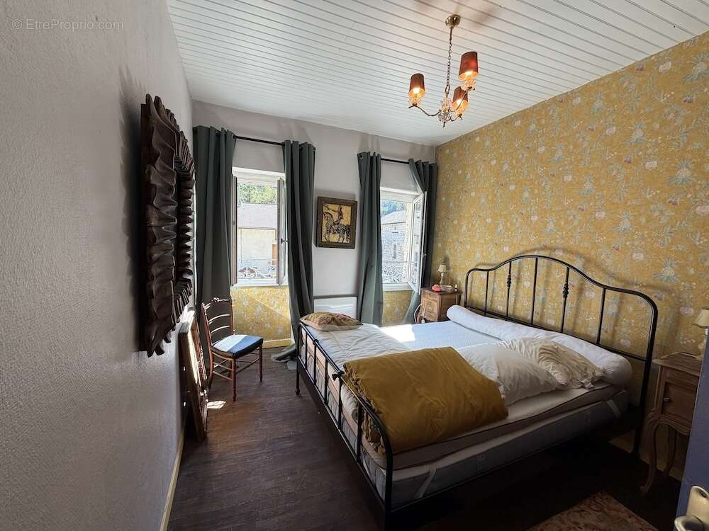 Authentique maison en pierre avec petit terrain de 375 M2 entièr - photo 8