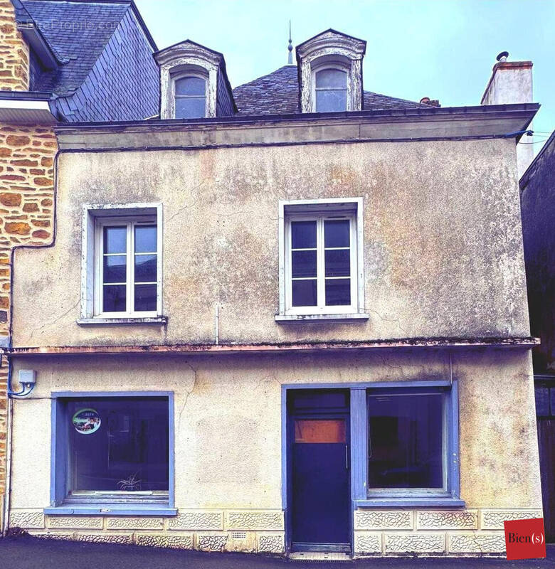 Appartement à COSSE-LE-VIVIEN