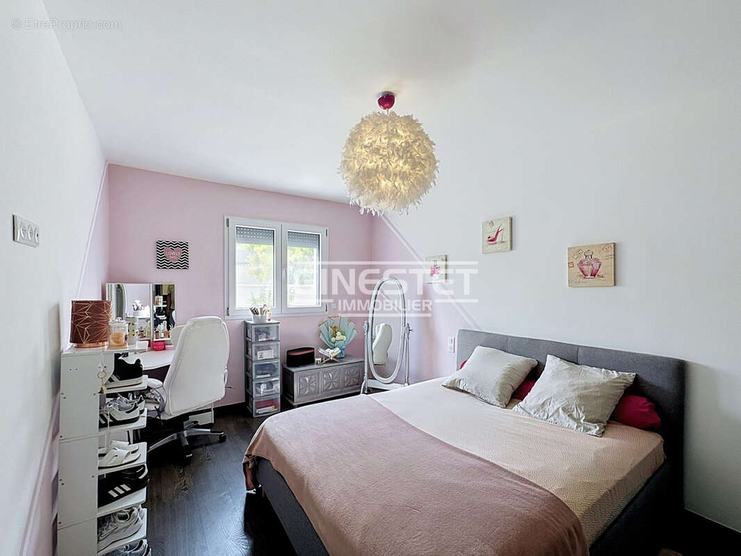 CULOISON, Villa 348m2, 4 chambres, un appartement de 54m2 et piscine intérieure. - photo 12