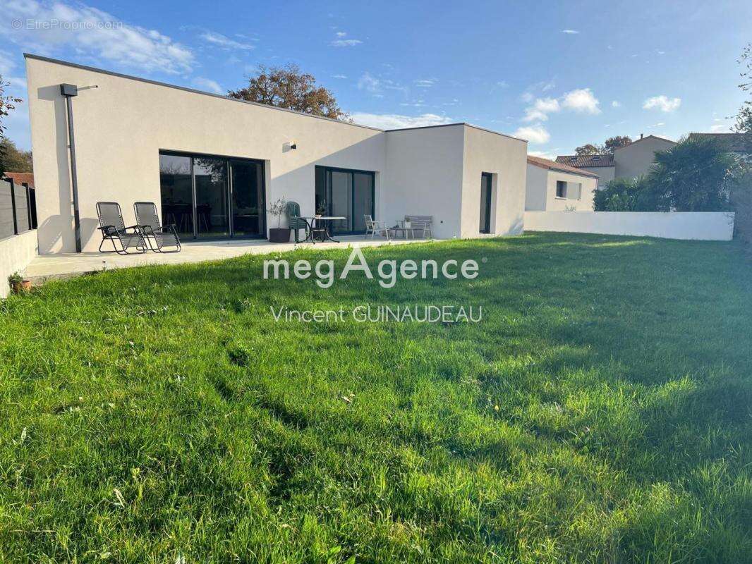 Maison à SAINT-MACAIRE-EN-MAUGES