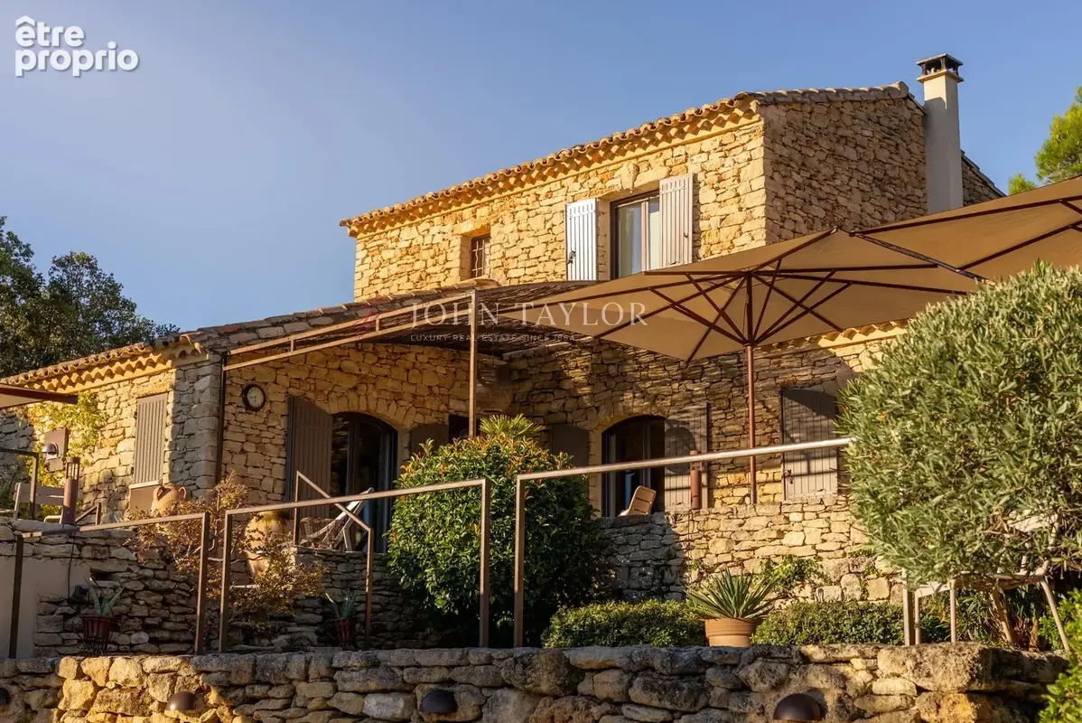 Superbe propriété en pierre avec piscine et vue panoramique sur le Luberon à Gordes, Provence. - photo 3