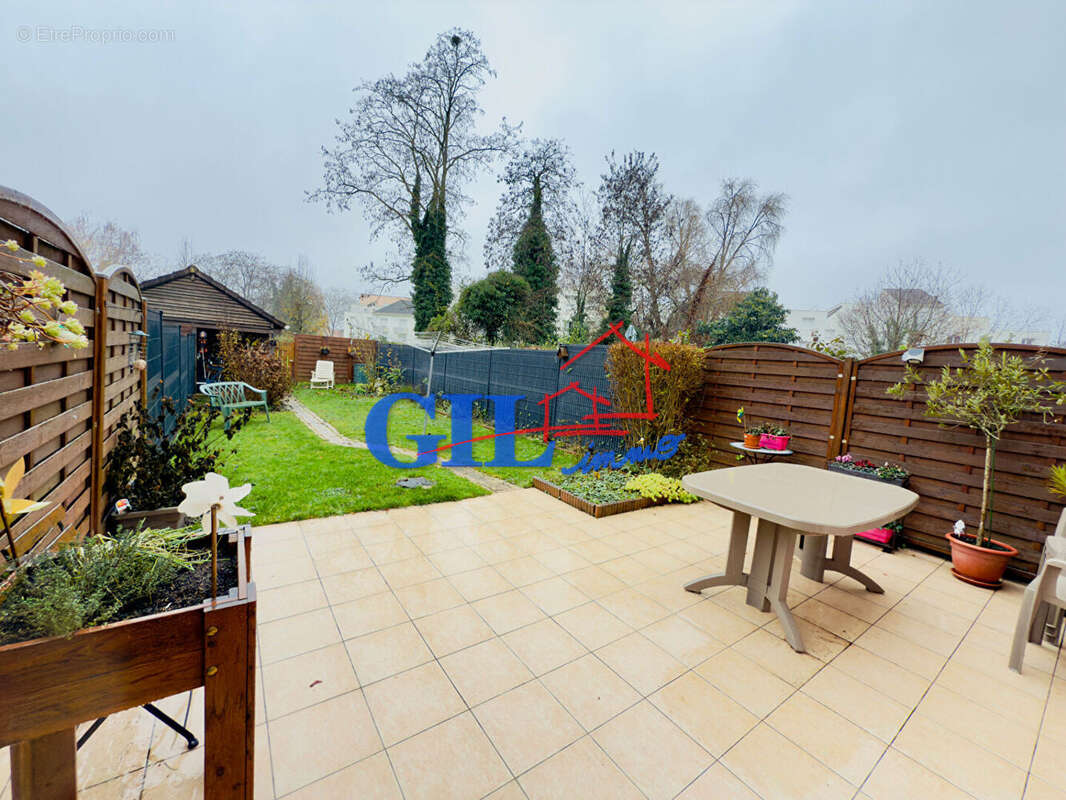 Maison à SAVIGNY-LE-TEMPLE