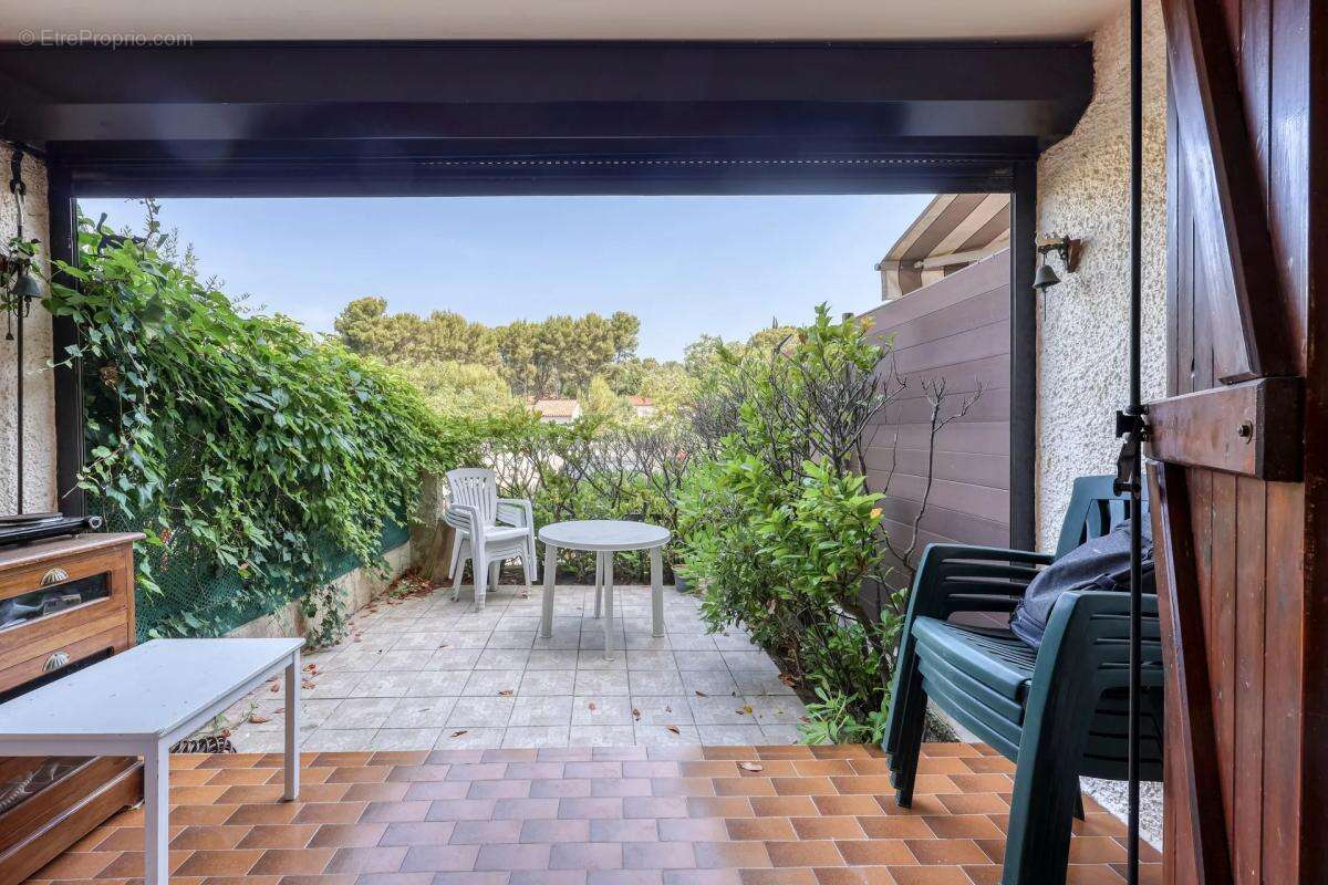 Appartement à SAINT-CYR-SUR-MER