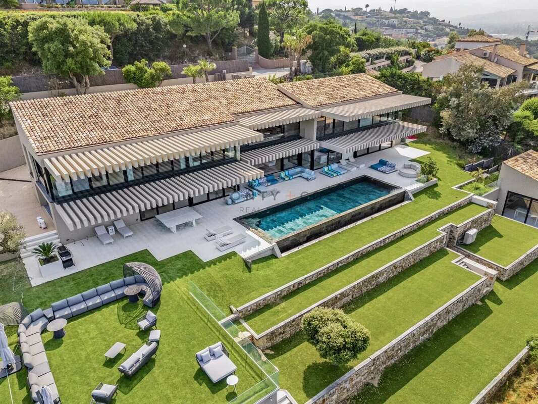 Vue mer à couper le souffle –  Vente propriété contemporaine neuve dans un domaine exclusif aux portes de Saint-Tropez - photo 15