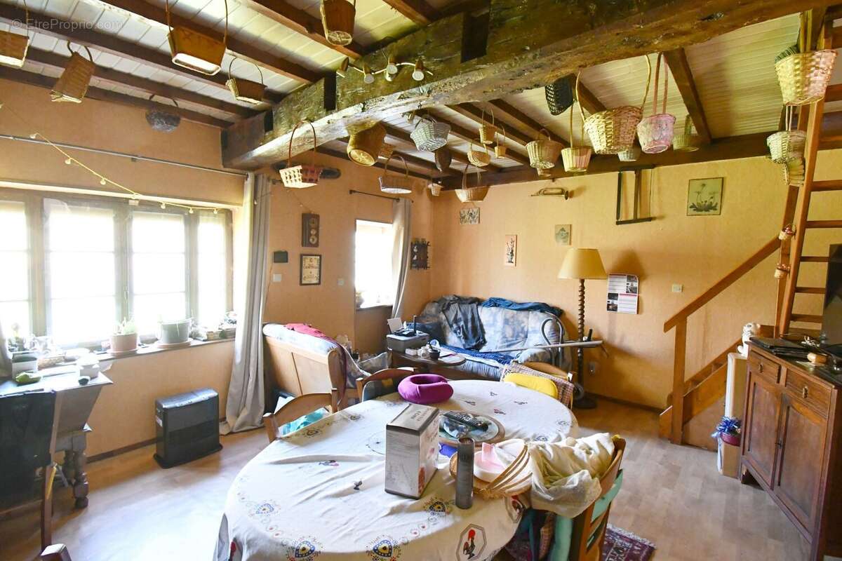 Maison à CUSSY-EN-MORVAN