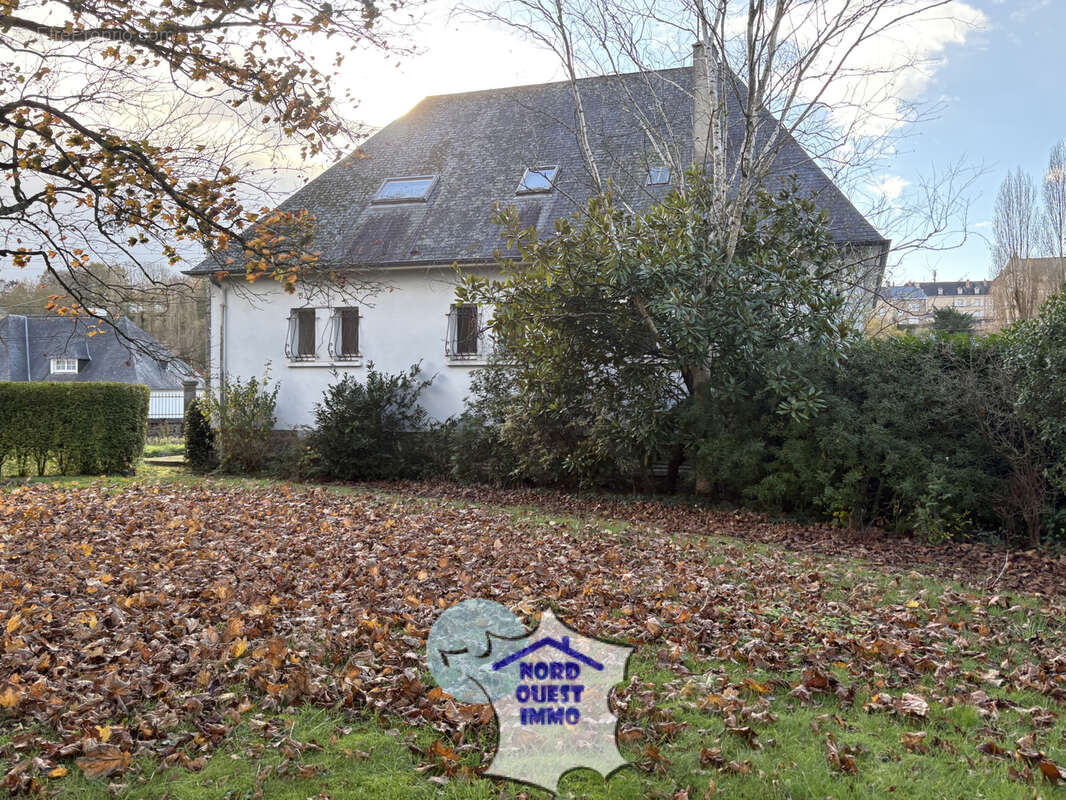 Maison à AMBRIERES-LES-VALLEES