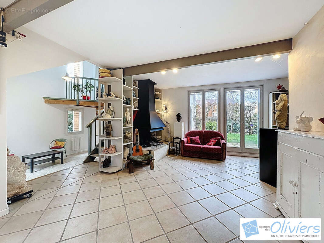 Maison à VOISINS-LE-BRETONNEUX