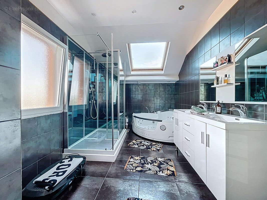 Maison à SAINT-PANTALEON-DE-LARCHE