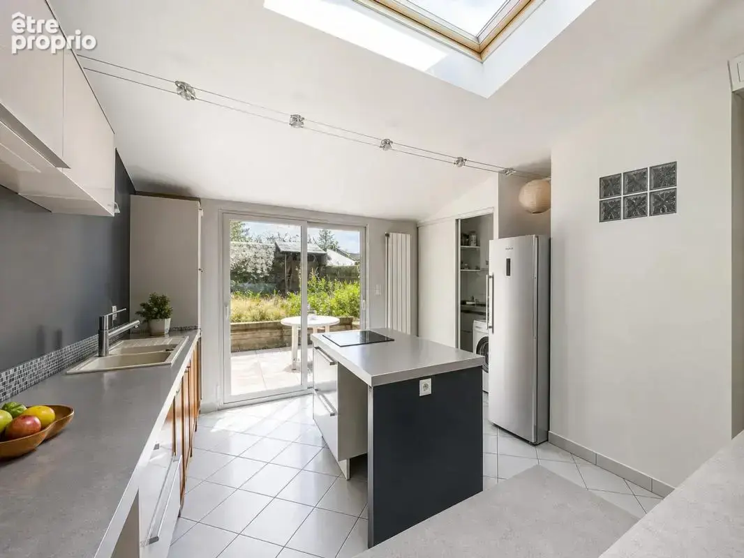 Entre patrimoine et vie de quartier — Maison 4 pièces de 105 m² - photo 2