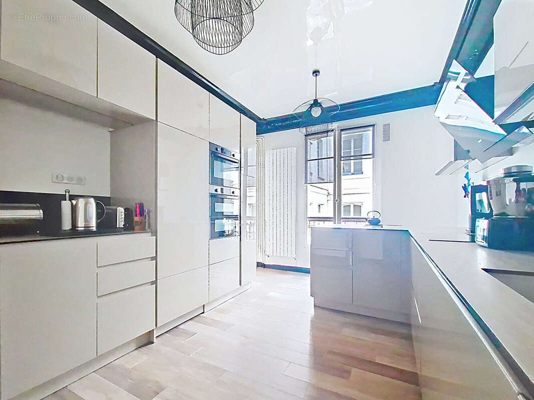 Appartement à PARIS-1E