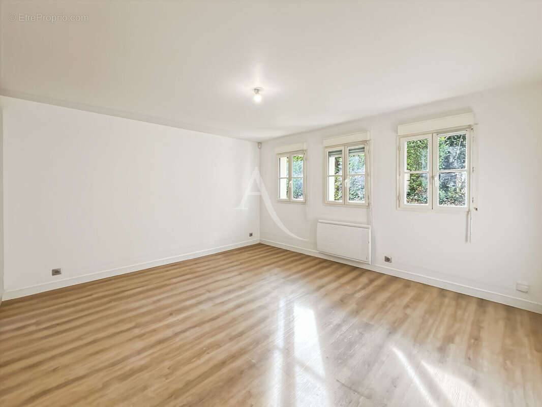 Maison à MOISSY-CRAMAYEL