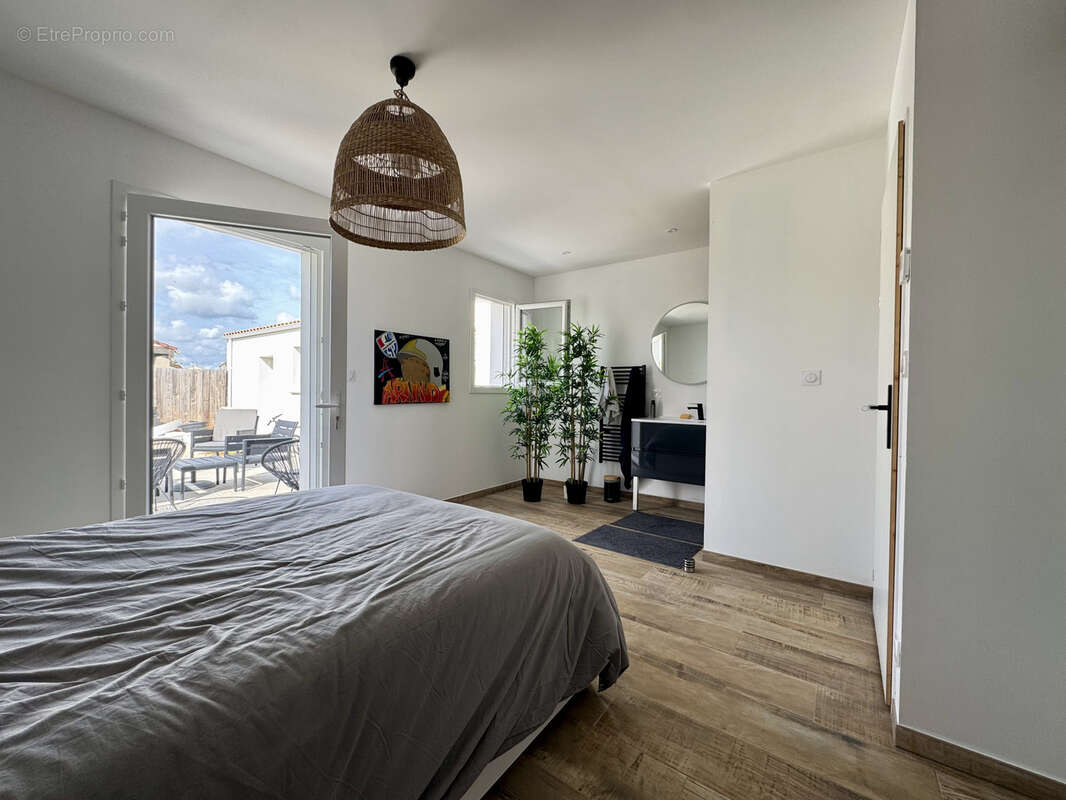 Maison à CHAMPAGNE-LES-MARAIS