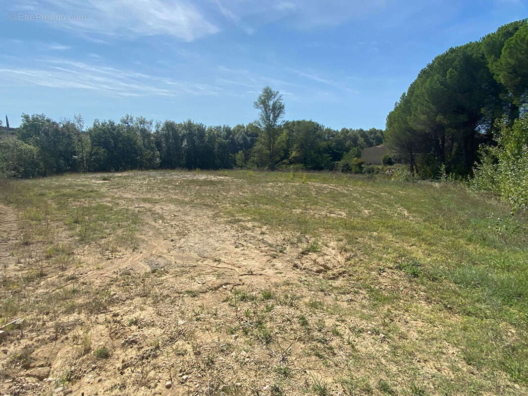 Terrain constructible dans un superbe environnement - photo 3