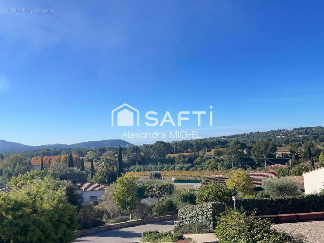 Photo 2 - Maison à LE CASTELLET