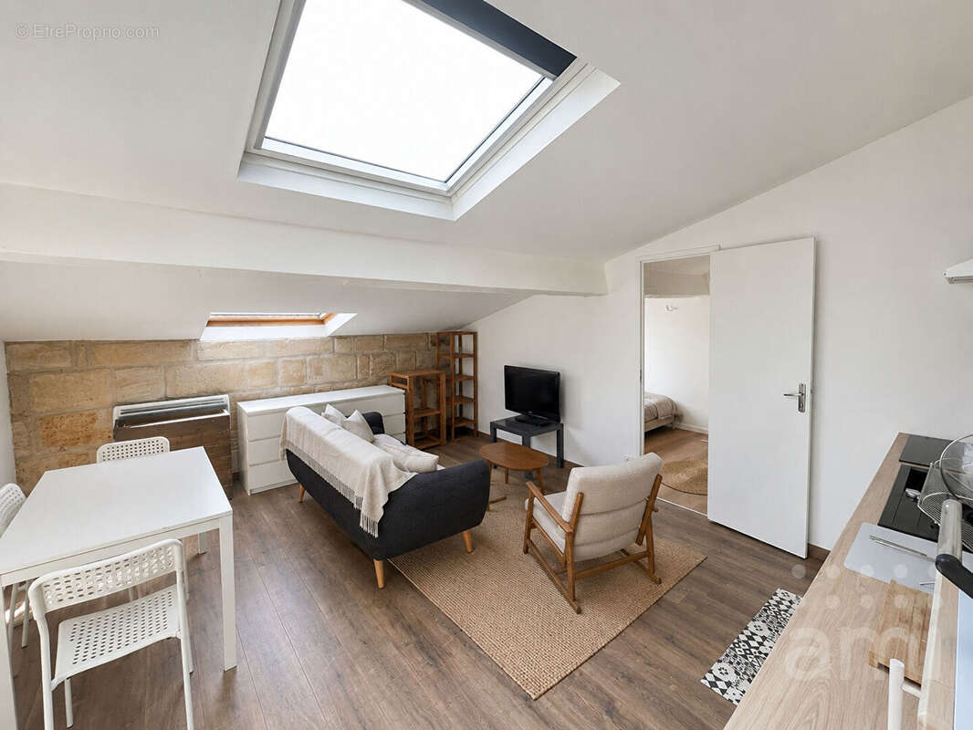 Bordeaux - Place de la Victoire : Appartement T1 bis  de 23 m2 ! - photo 2