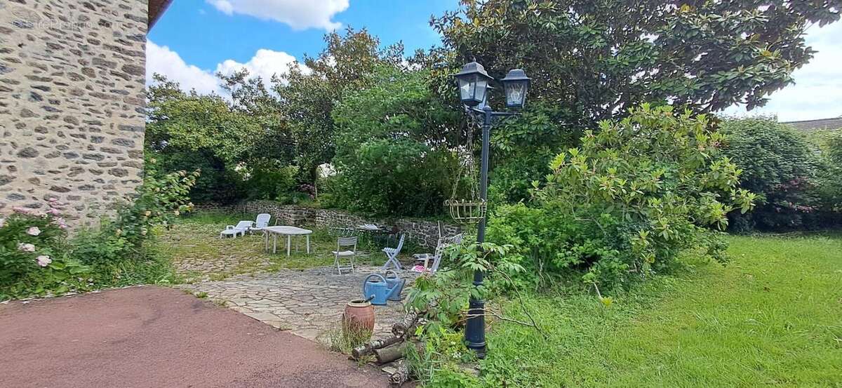 Maison à SAINT-OUEN-DES-TOITS