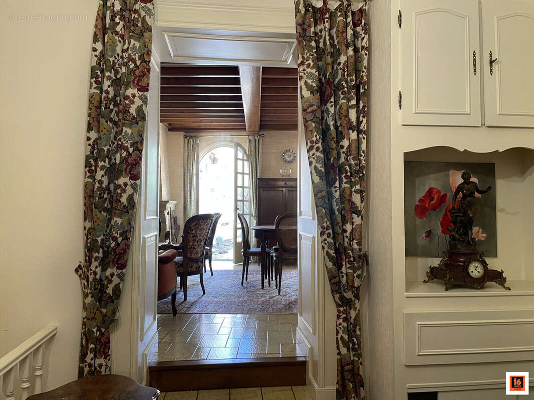 Maison à LA MONNERIE-LE-MONTEL