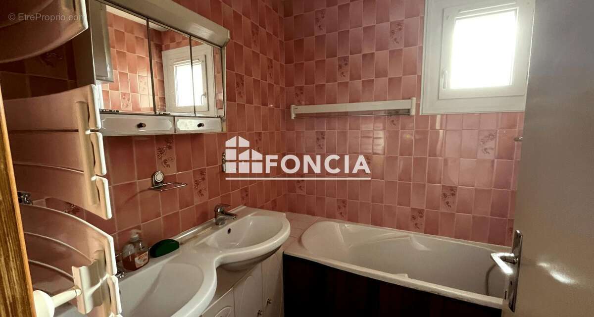 Maison à SAINT-JEAN-DE-LA-RUELLE